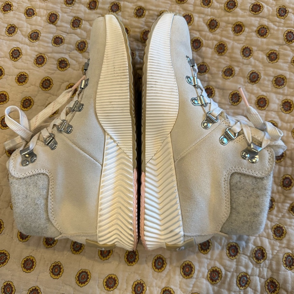 Merrell Cream Winter & Rain Boots - Picture 6 of 9